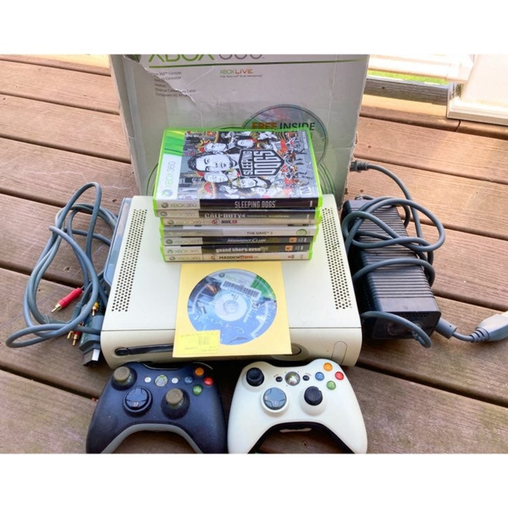 Xbox 360 Bundle includes Games, Controllers etc